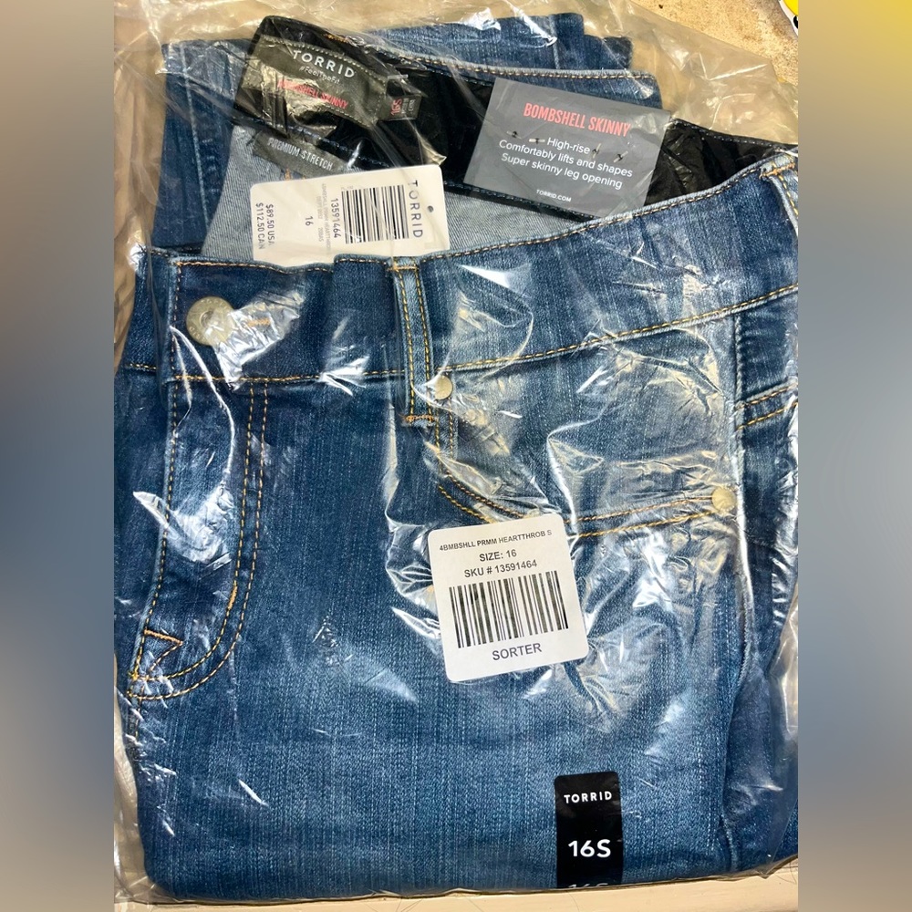 Torrid size 16 bombshell skinny jeans